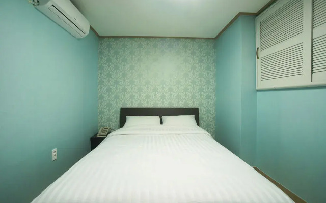 Orange Tree Hotel & Cafe