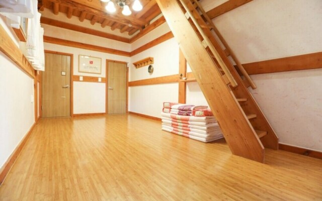 Jeonju Hanok Sukbak Cheheomgwan Pension