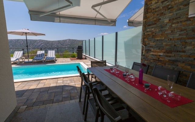 Modern Holiday Home With Private Swimming Pool