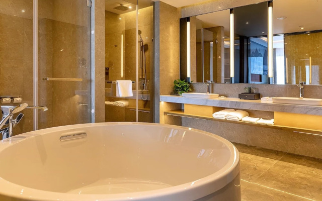 Datong Xinyu Crown Hotel