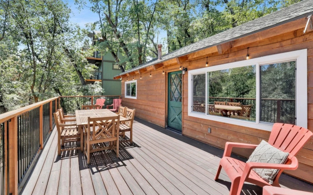 Black OAK Cabin #1977