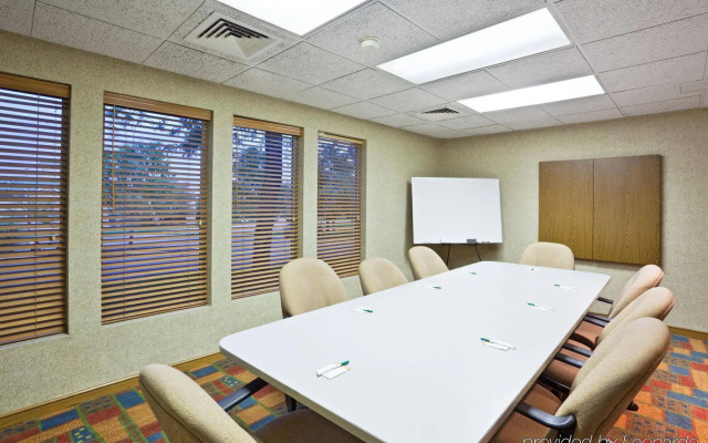 La Quinta Inn & Suites Overland Park