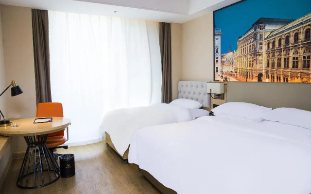 Vienna International Hotel (Luyi Passenger West Station)