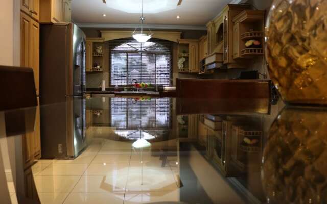 Deluxe Property in Cariari