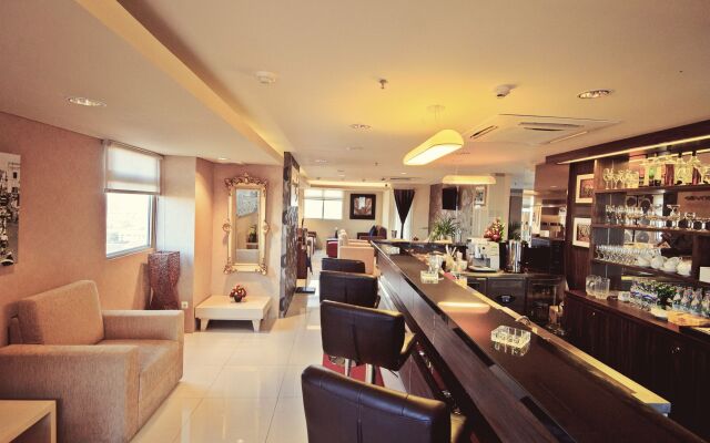 Gunawangsa Manyar Hotel Surabaya