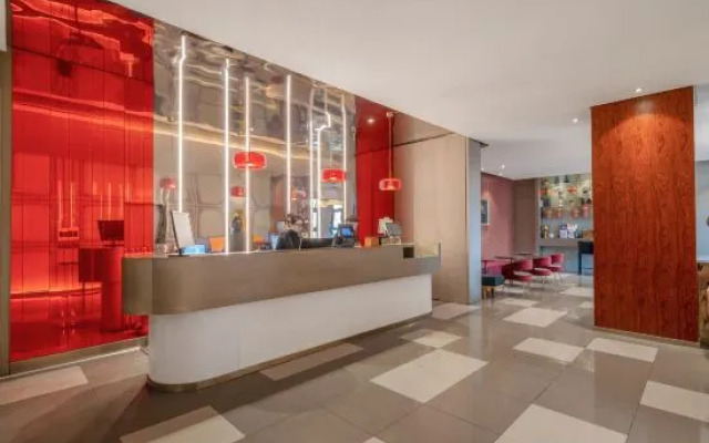 Weiting Hotel (Shanghai Bund Nanjing East Road Pedestrian Street)