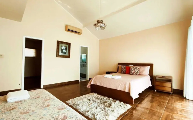 Villa Amarela