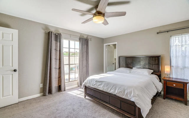 Pet-friendly Scottsdale Home w/ Screened Porch!