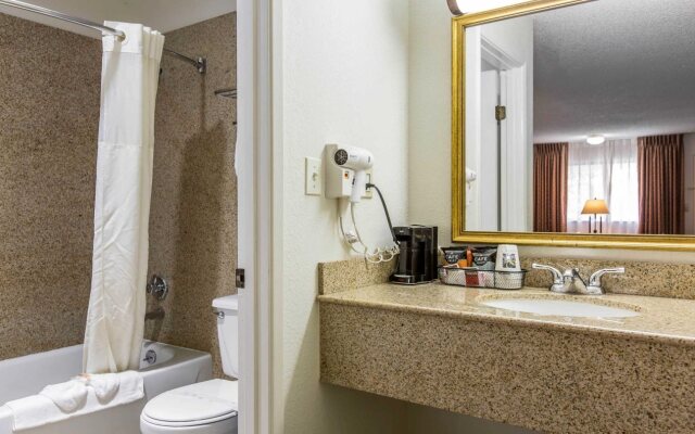 Quality Inn & Suites Bakersfield