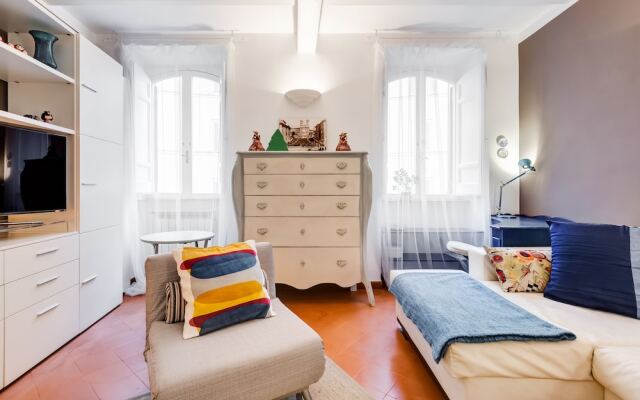 Apartment In Campo De Fiori With Netflix