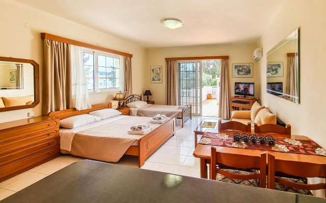 Colonial Studio/Apartment