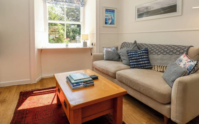 6 Bellair Road