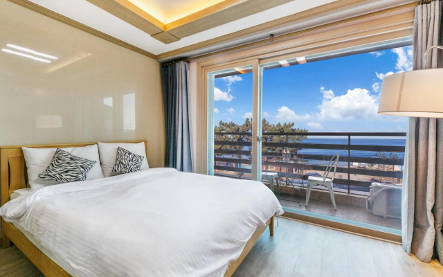 Yangyang Haettuneonchangmoon Pension