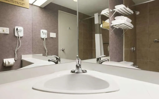 Days Inn - Ottawa West