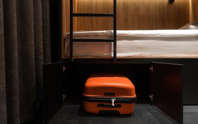 Globe Runner Hotel & Hostel