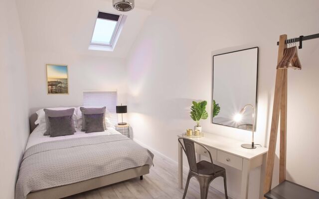 The Surfer's Loft Apartment