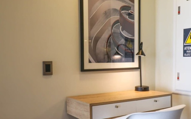 w Fascinating 1BR With Balcony in Miraflores
