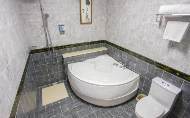 GreenTree Inn Shanghai Songjiang Dongjing Tongle Road Happy Valley Bus