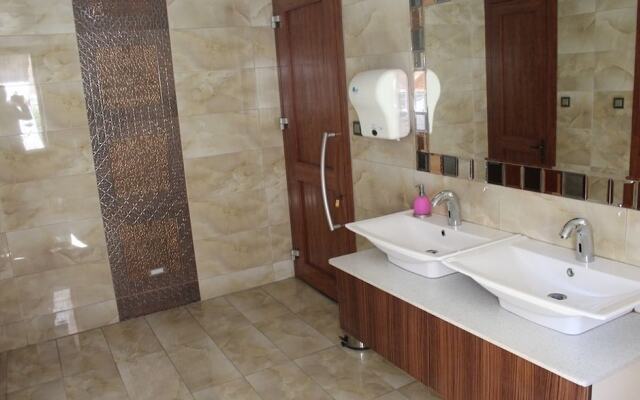 Sahi̇n Hotel