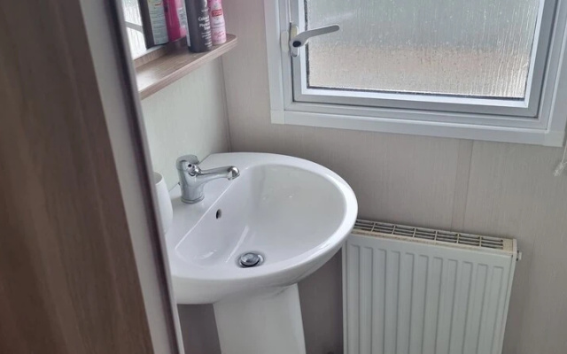 Lovely 8 Berth Direct Beach Access