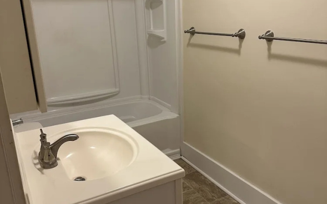 Roosters Crow 1 Bedroom