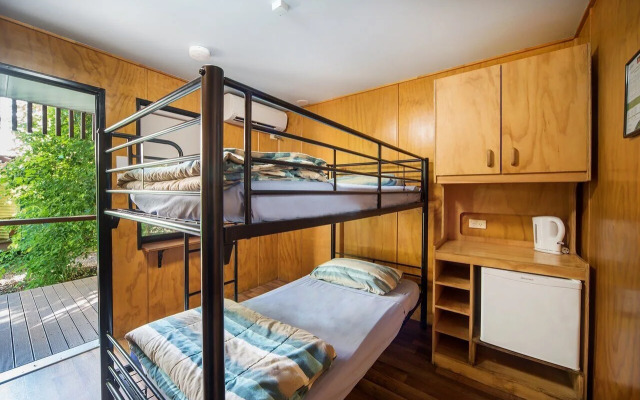 Magnums Airlie Beach