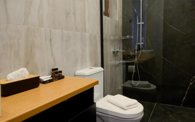 Roloi suites