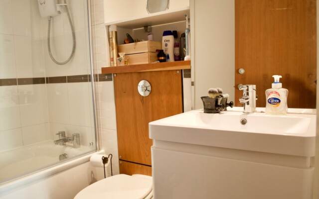 2 Bedroom Modern Apartment At The Shore