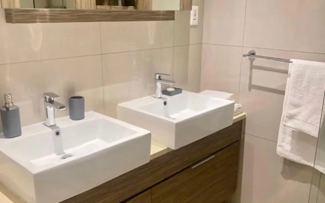 Urban Awe Apartment: iTowers 21st Floor