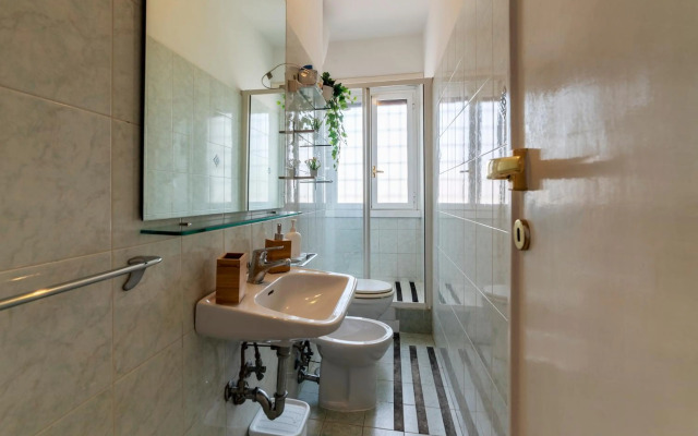 Roomy and Bright Apartment with Terrace