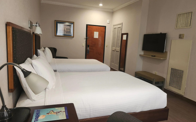 Wyndham Garden Hotel Baronne Plaza