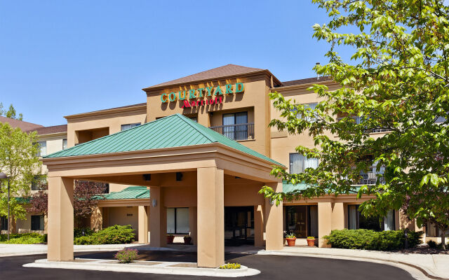 Courtyard by Marriott Grand Rapids Airport