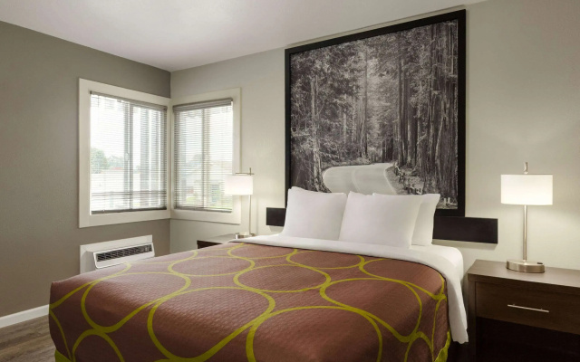 Super 8 by Wyndham Eureka