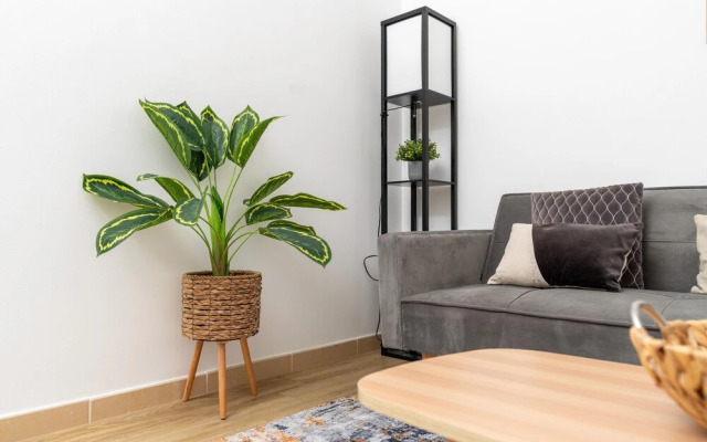 Whitesage - Magnificent Waterfront Apt, Steps From the Beach