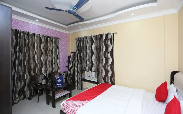 OYO 26121 Red Stone Premium