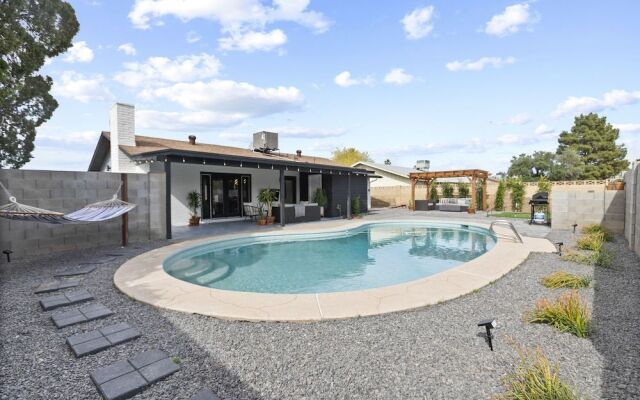 El Descanso in Meyer Park - Heated Pool