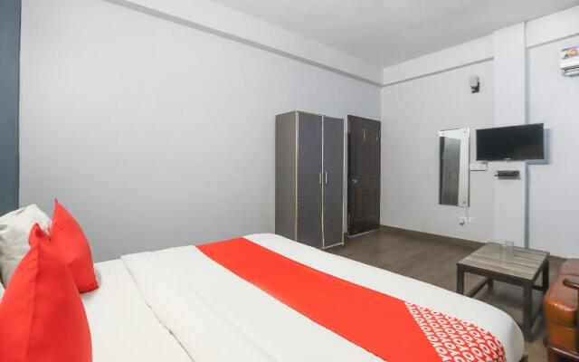 OYO 70620 Golden Villa