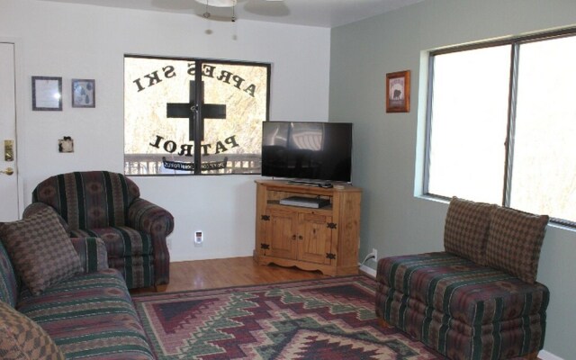 Moonridge Den- One Bedroom