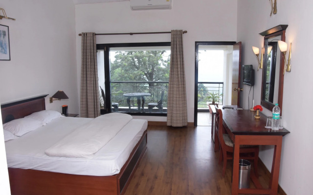 8fold-Pinecrest By LaRiSa, Bhimtal