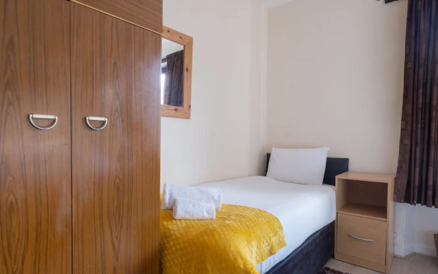 Novelty Suites - Roslin Street