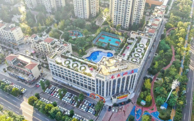 Longchen Hotel
