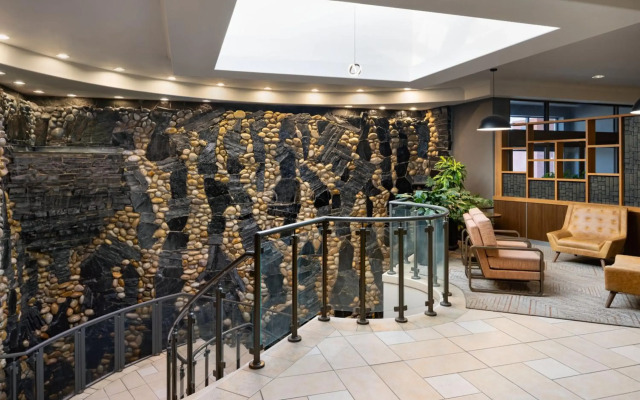 Four Points by Sheraton Edmonton South