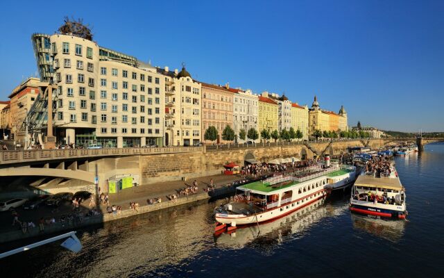 Dancing House – Tančící dům hotel