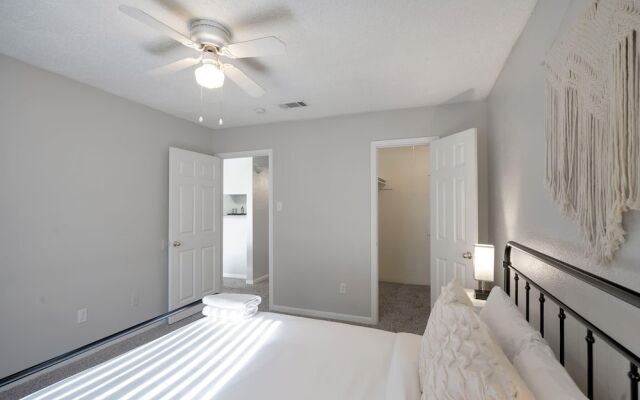 Lovely Midland Getaway With Fitness Center