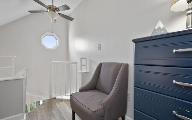 The Summit 1306 / INDOOR AND OUTDOOR POOLS