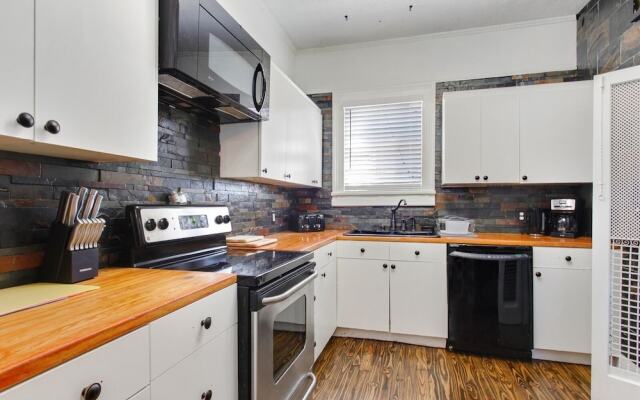 1202 Savannah - 4 Br Home