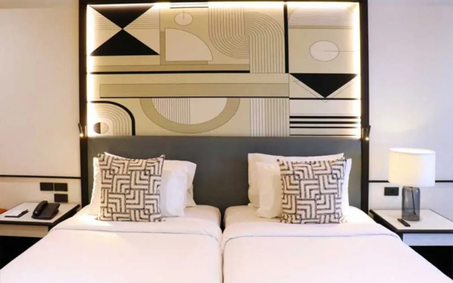 The Quarter Saphankhwai by UHG