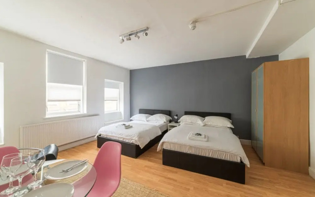 Spacious Studio Apartment Soho Square