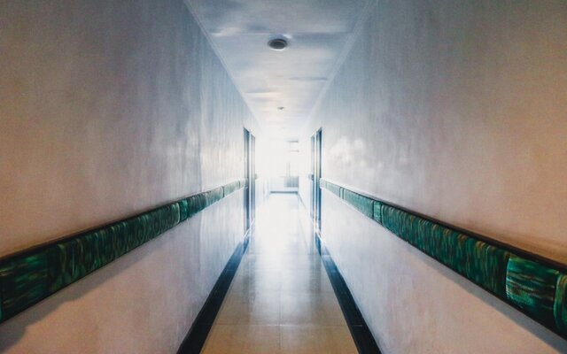 Reddoorz Plus near Mall Ratu Indah 2