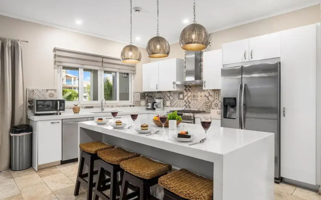 Amazing 4BR 3BA Villa Palm Beach w NEW Pool